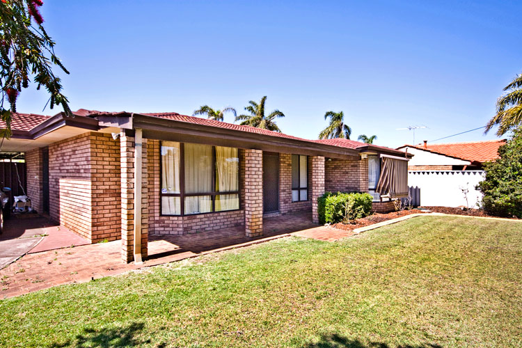 ANOTHER UNDER OFFER BY SOULLA SEMPLE Picture 3