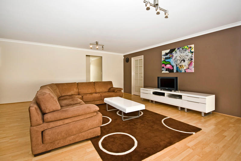 PROPERTY HAS BEEN WITHDRAWN - VIEWING CANCELLED! Picture 2