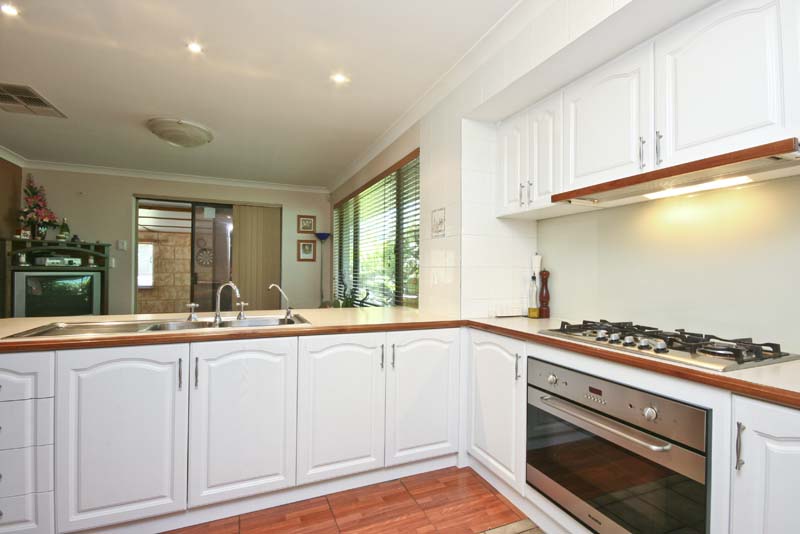 UNDER OFFER BY GEORGE CORREIA Picture 2
