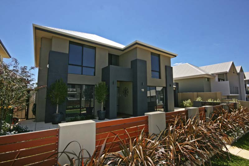 ANOTHER UNDER OFFER BY GEORGE CORREIA Picture 1