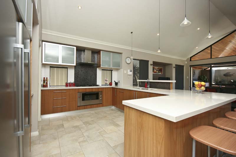 ANOTHER UNDER OFFER BY GEORGE CORREIA Picture 3