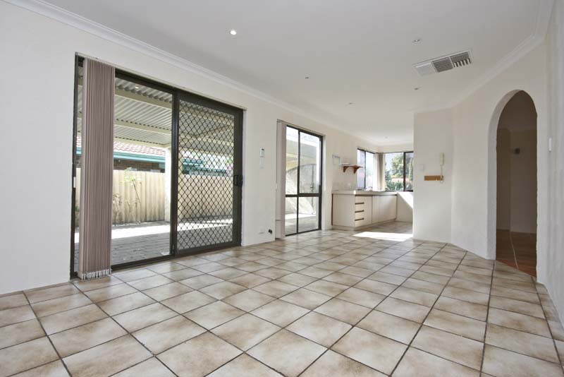 ANOTHER UNDER OFFER BY GEORGE CORREIA Picture 3