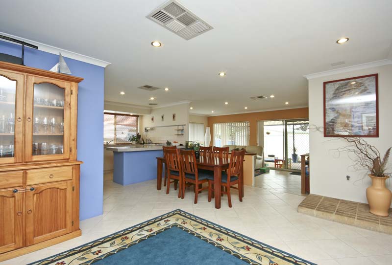 ANOTHER UNDER OFFER BY GEORGE CORREIA Picture 3