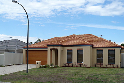 JUST MINUTES TO GATEWAYS S/C, TRAIN & F/WAY Picture 1