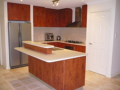 JUST MINUTES TO GATEWAYS S/C, TRAIN & F/WAY Picture 2