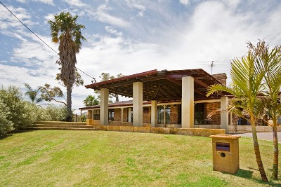 3x1 PLUS STUDY & 2 TOILETS!! - HOME OPEN 30TH & 31ST JAN 1.00-2.00PM Picture