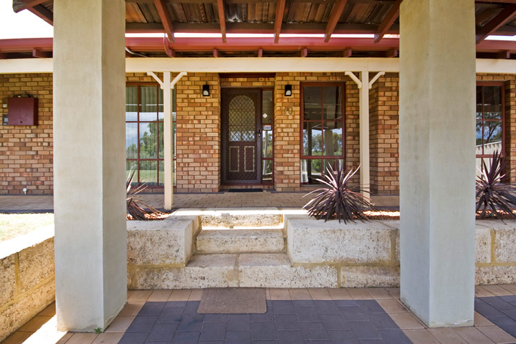 3x1 PLUS STUDY & 2 TOILETS!! - HOME OPEN 30TH & 31ST JAN 1.00-2.00PM Picture 2