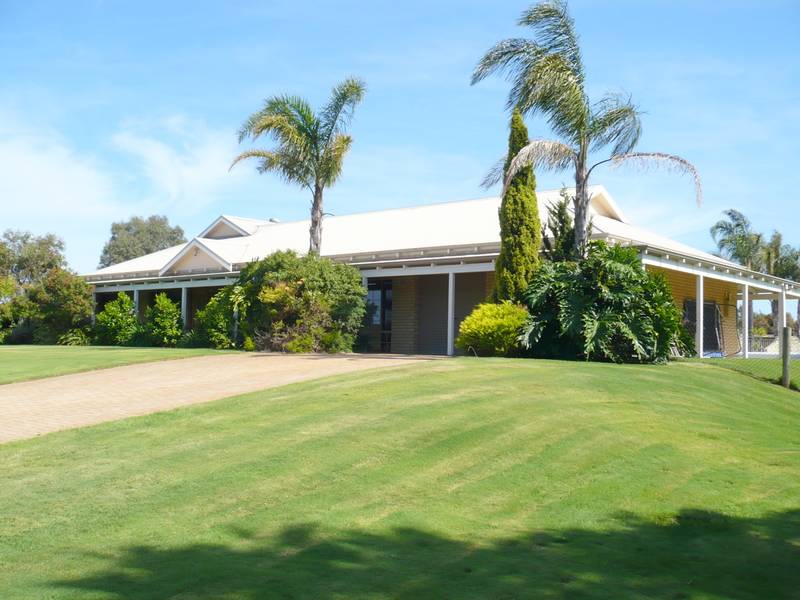 Why Go on Holiday? - OPEN SUNDAY 31ST JAN 2.15-3.15PM Picture 3