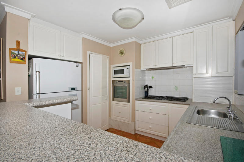 HIGH ON THE HILL Picture 2