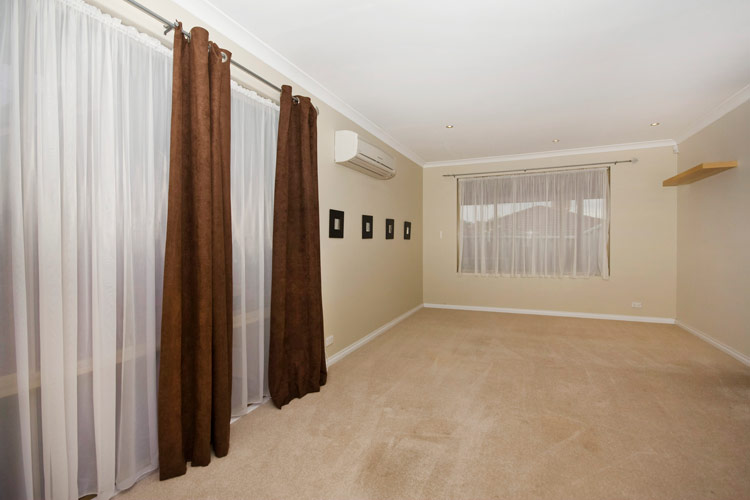 SIMPLY STUNNING Picture 3