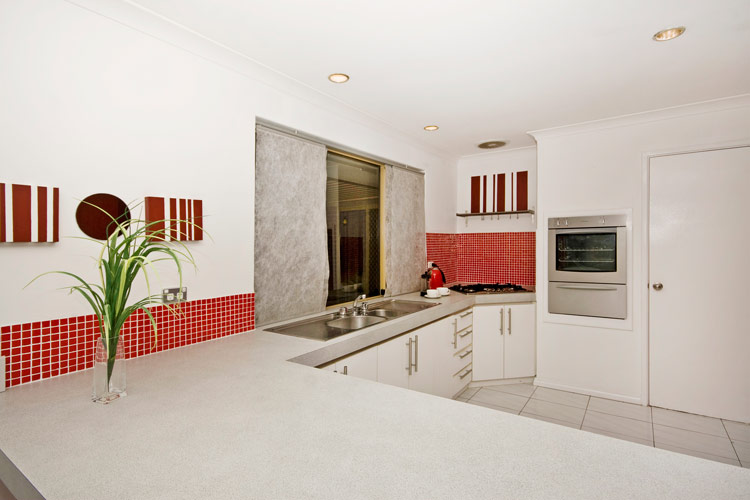 SIMPLY STUNNING Picture 2