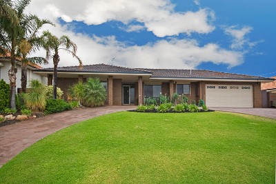 MASSIVE TRIPLEX 1012SQM SITE - REDUCED!!!! - HOME OPEN SAT 30th Jan 1 - 2pm Picture MASSIVE TRIPLEX 1012SQM SITE - REDUCED!!!! - HOME OPEN SAT 30th Jan 1 - 2pm Picture