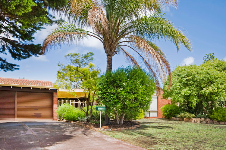 IDEALLY LOCATED Picture 1