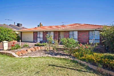 3 BEDROOM HOME WITH POOL Picture 3 BEDROOM HOME WITH POOL Picture