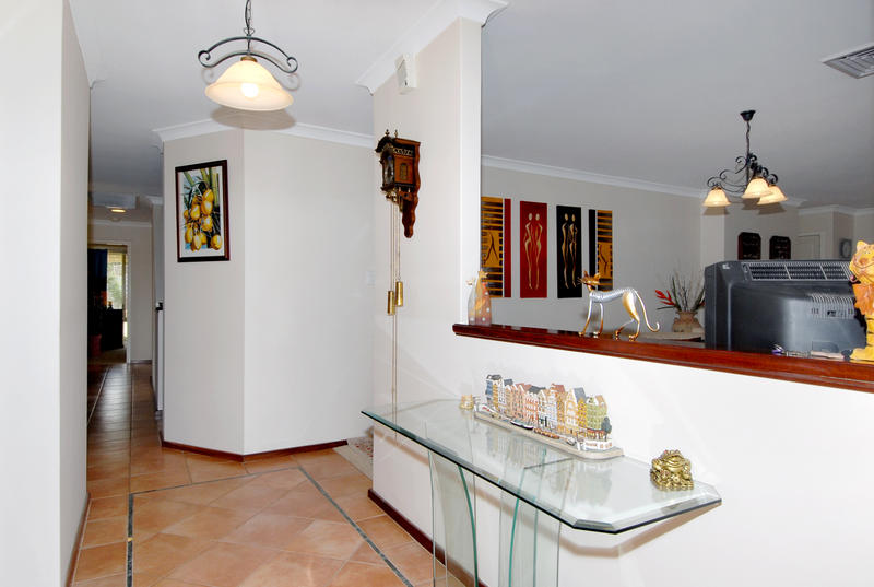 IMPECCABLY APPOINTED Picture 3