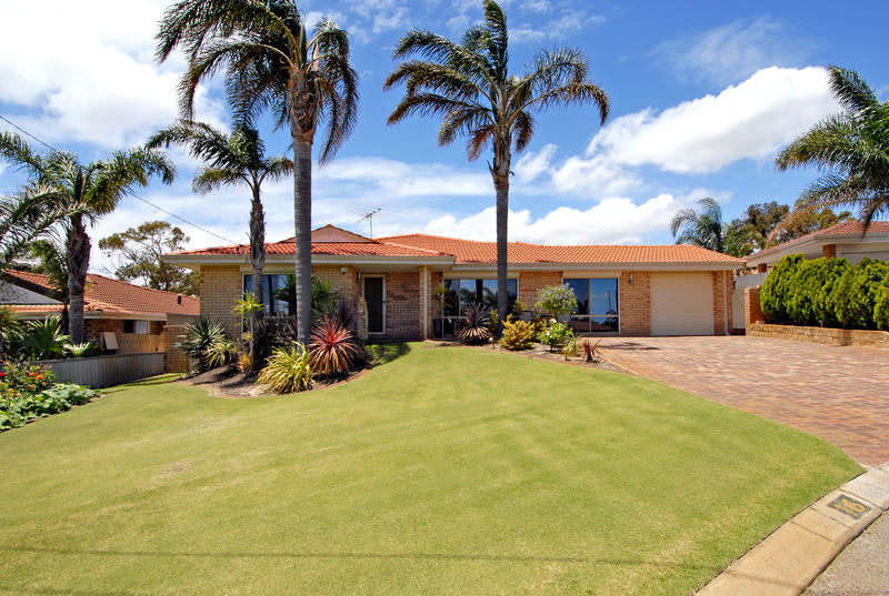 IMPECCABLY APPOINTED Picture 1