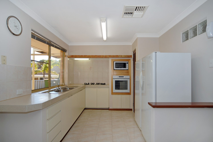 VIEWING FOR MONDAY 4TH HAS BEEN CANCELLED!!!!! Picture 3