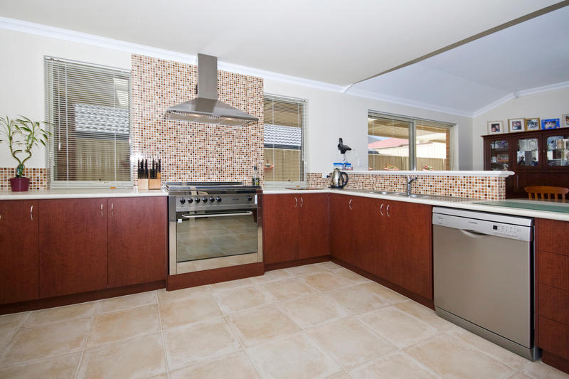 ABSOLUTE QUALITY - HOME OPEN SUN 31ST JAN 2.15-3.00PM Picture 3