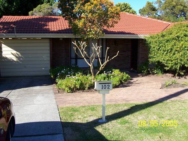 IMMACULATE HOME WITH ESTABLISHED GARDENS Picture 1