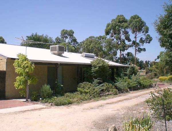 COUNTRY LIVING IN THE CITY Picture 1