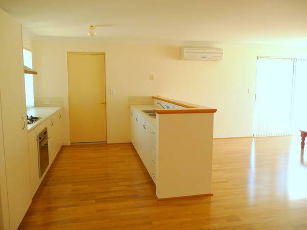 GREAT LOCATION! Picture 2