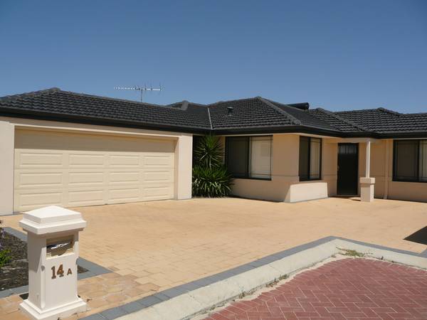 GREAT LOCATION! Picture 1
