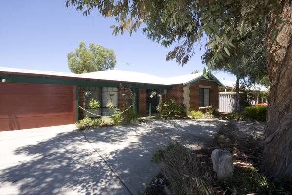 GREAT STARTER HOME Picture 1