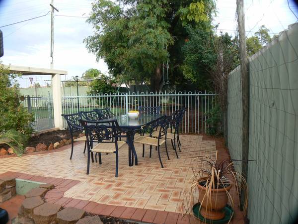 SPARKLING SWIMMING POOL Picture 2