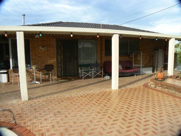 SPARKLING SWIMMING POOL Picture 3