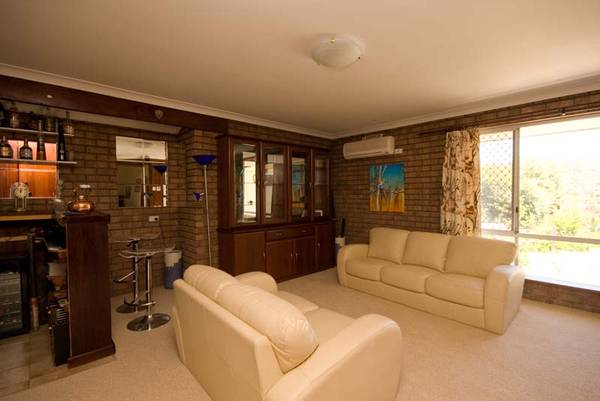 HILLS Lifestyle with Fantastic Views Picture 1