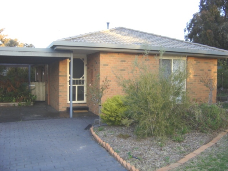 Comfortable Home for the Family! Picture 1