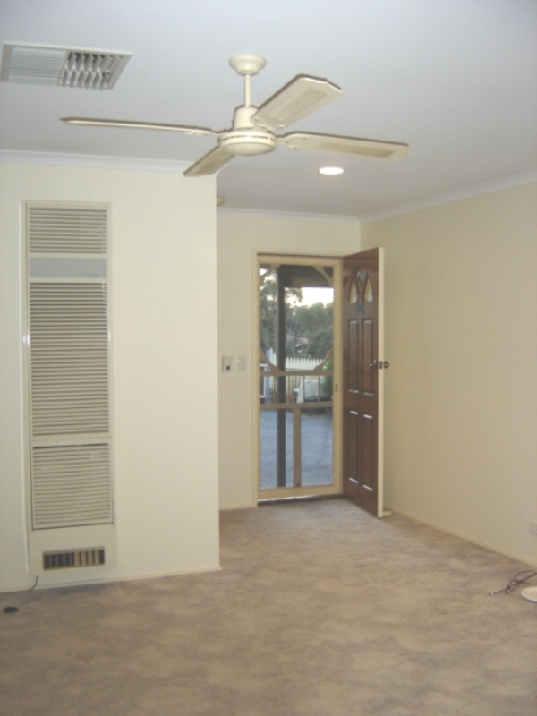 Comfortable Home for the Family! Picture 2