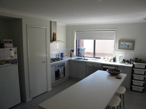 NEAT AS A PIN! THE IDEAL INVESTMENT! Picture 2