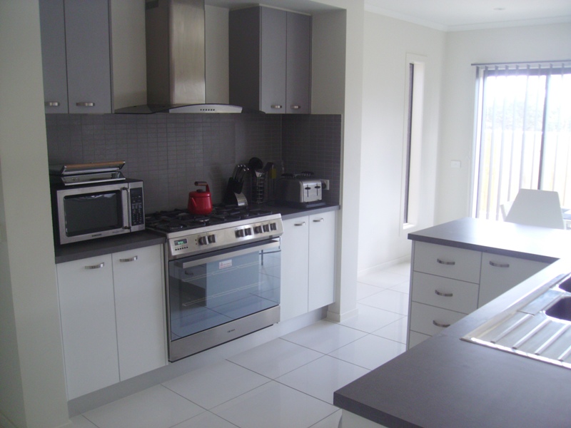 FULLY FURNISHED as New and Trendy Picture 2