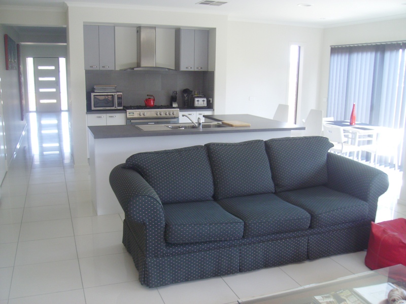 FULLY FURNISHED as New and Trendy Picture 3