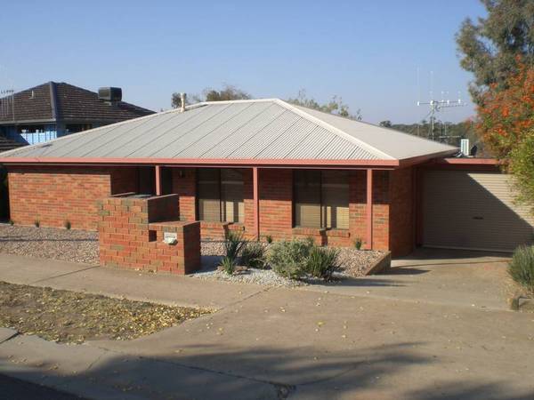 CONVENIENT LOW MAINTENANCE LIVING Picture 1