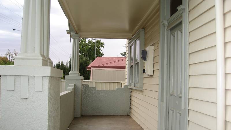 POSITION IS JUST PERFECT Picture 3