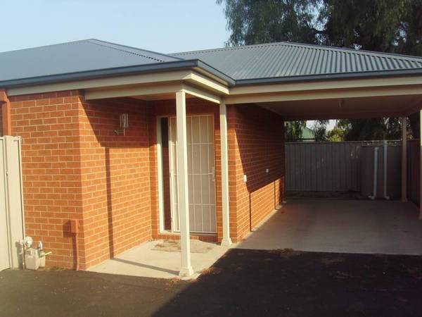 Brand New Spacious Unit Picture 1