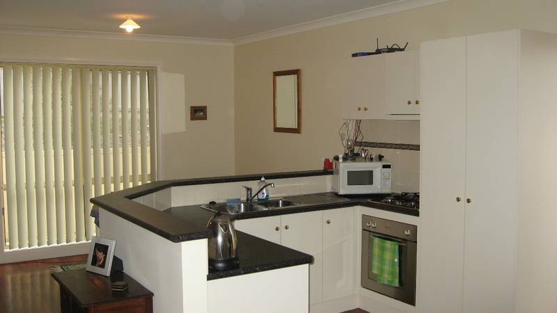 STYLISH 3 BEDROOM TOWNHOUSE Picture 2