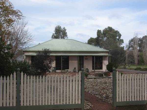 BUSINESS 5. IN HEART OF STRATHFIELDSAYE Picture 1