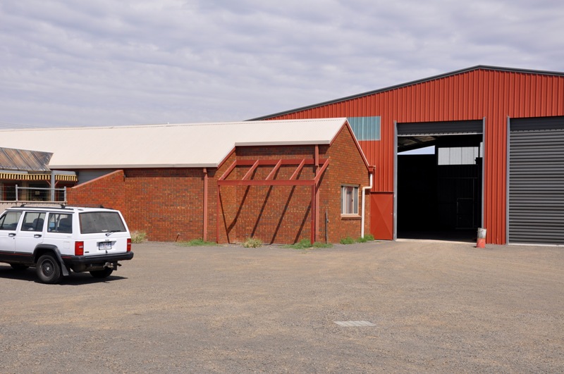 FACTORY AND OFFICE SPACE Picture 2