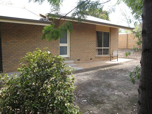 IMMACULATE 1 BEDROOM UNIT Picture