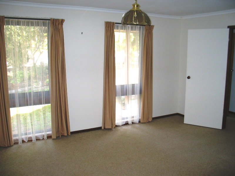 Backs onto Bushland Reserve Picture 3