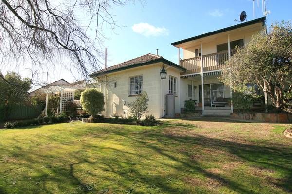 SHEER CLASS, DISTINCTION & STYLE! Picture 3