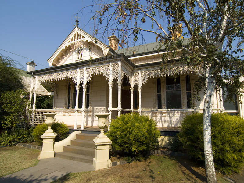 MAGNIFICENT HOME IN QUARRY HILL Picture 2