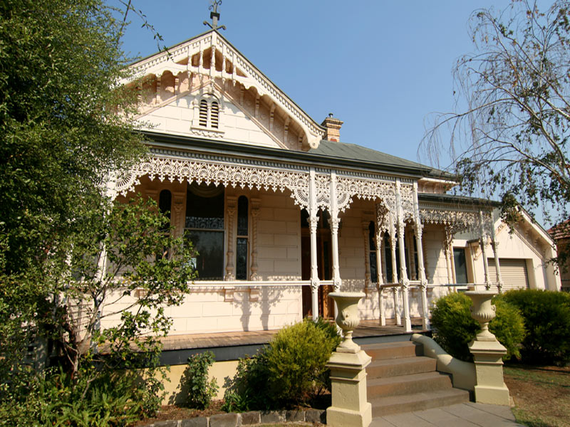 MAGNIFICENT HOME IN QUARRY HILL Picture 1