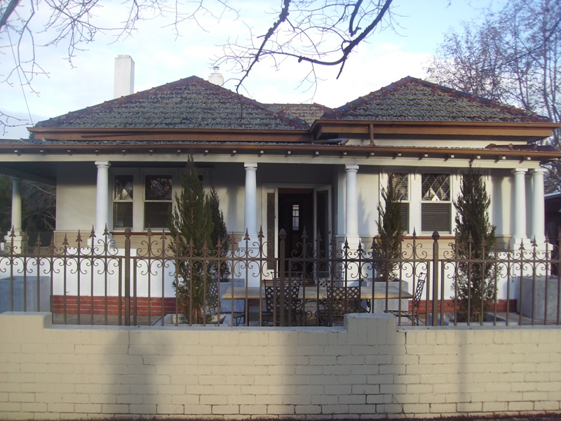 FULLY FURNISHED - Classy Picture 1