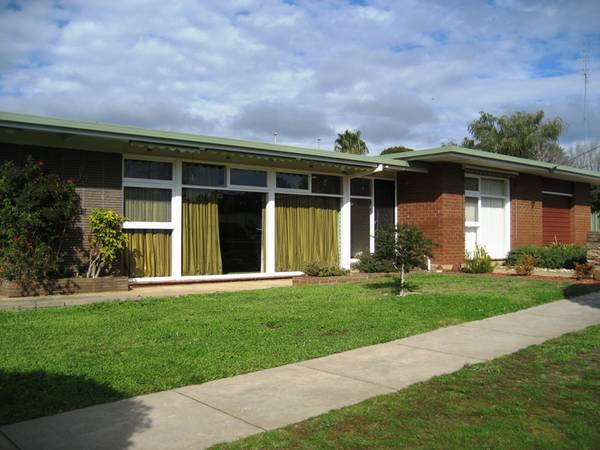 Close to Schools and Parks Picture 2