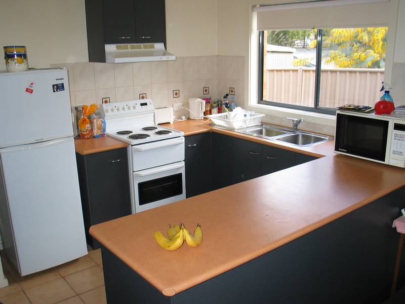 WALK AROUND LAKE WEEROONA Picture 2