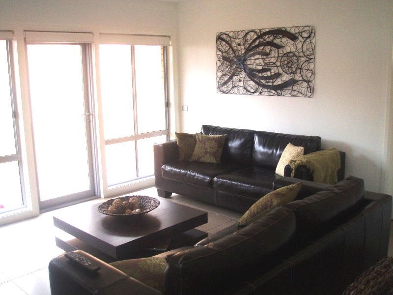 FULLY FURNISHED Picture 3